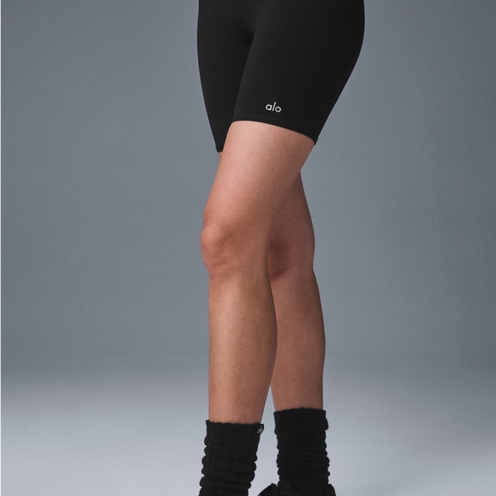 ALO Yoga 7” High-Waist Biker Short (size M)